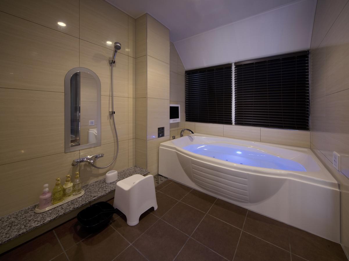 Jewel Hotel Luxury Modern (Adults Only) Miyoshi  Bagian luar foto