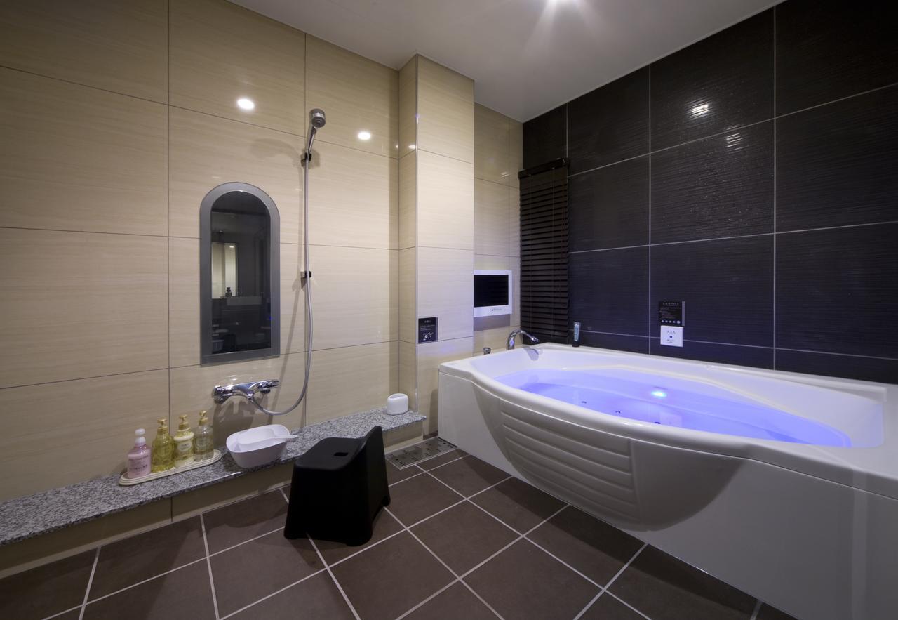 Jewel Hotel Luxury Modern (Adults Only) Miyoshi  Bagian luar foto