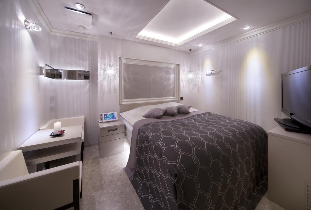 Jewel Hotel Luxury Modern (Adults Only) Miyoshi  Bagian luar foto
